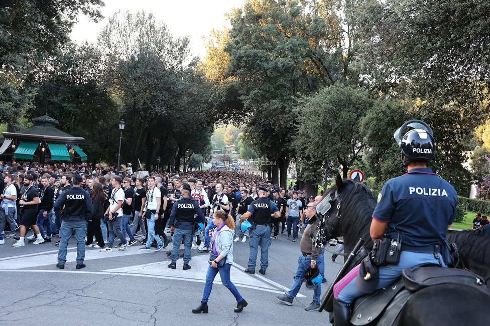 Lazio - Sturm Graz
UEFA Europa League Gruppenphase 4. Spieltag, SS Lazio - SK Sturm Graz, Stadio Olimpico Rom, 13.10.2022. 

Foto zeigt Fans von Sturm beim Corteo
