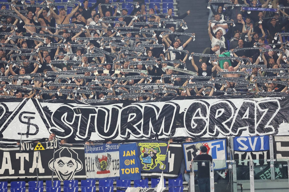 Lazio - Sturm Graz
UEFA Europa League Gruppenphase 4. Spieltag, SS Lazio - SK Sturm Graz, Stadio Olimpico Rom, 13.10.2022. 

Foto zeigt Fans von Sturm mit einer Choreografie

