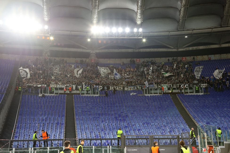 Lazio - Sturm Graz
UEFA Europa League Gruppenphase 4. Spieltag, SS Lazio - SK Sturm Graz, Stadio Olimpico Rom, 13.10.2022. 

Foto zeigt Fans von Sturm
Schlüsselwörter: schals