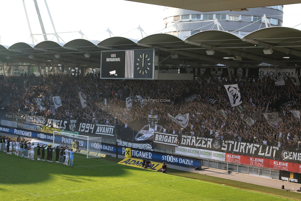 Sturm Graz - Wolfsberg
Oesterreichische Fussball Bundesliga, 12. Runde, SK Sturm Graz - Wolfsberger AC, Stadion Liebenau Graz, 16.10.2022. 

Foto zeigt Fans von Sturm und die Mannschaft von Sturm
