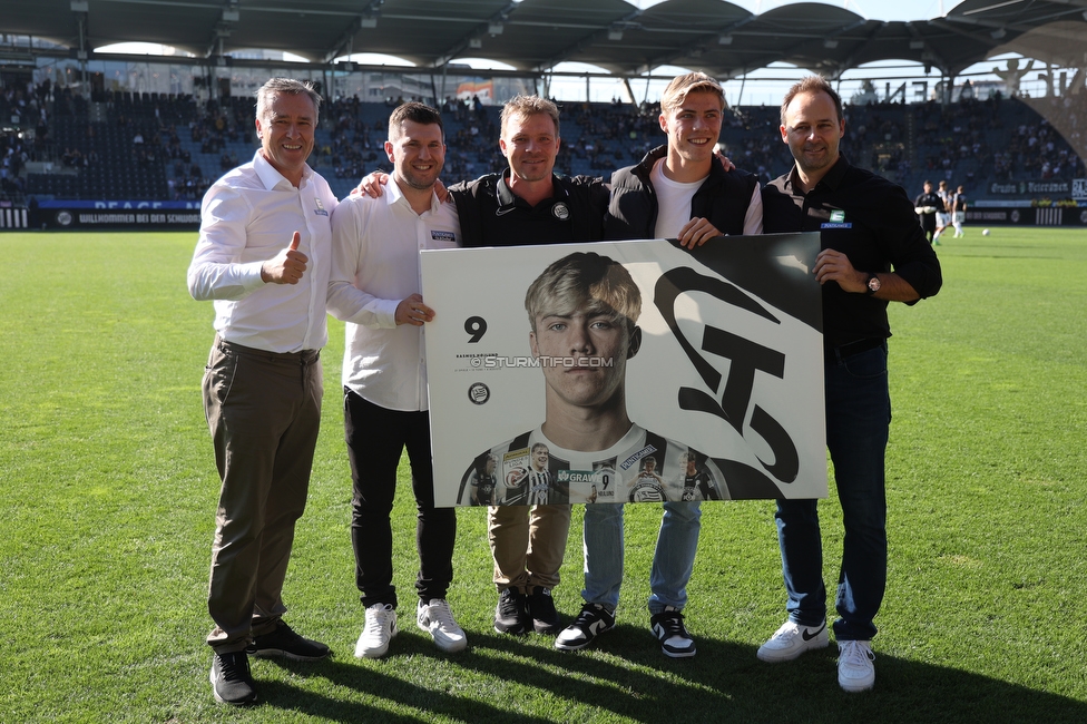 Sturm Graz - Wolfsberg
Oesterreichische Fussball Bundesliga, 12. Runde, SK Sturm Graz - Wolfsberger AC, Stadion Liebenau Graz, 16.10.2022. 

Foto zeigt Christian Jauk (Praesident Sturm), Andreas Schicker (sportl. Geschaeftsfuehrer Sturm), Rasmund Hojlund und Thomas Tebbich (wirtsch. Geschaeftsfuehrer Sturm)
