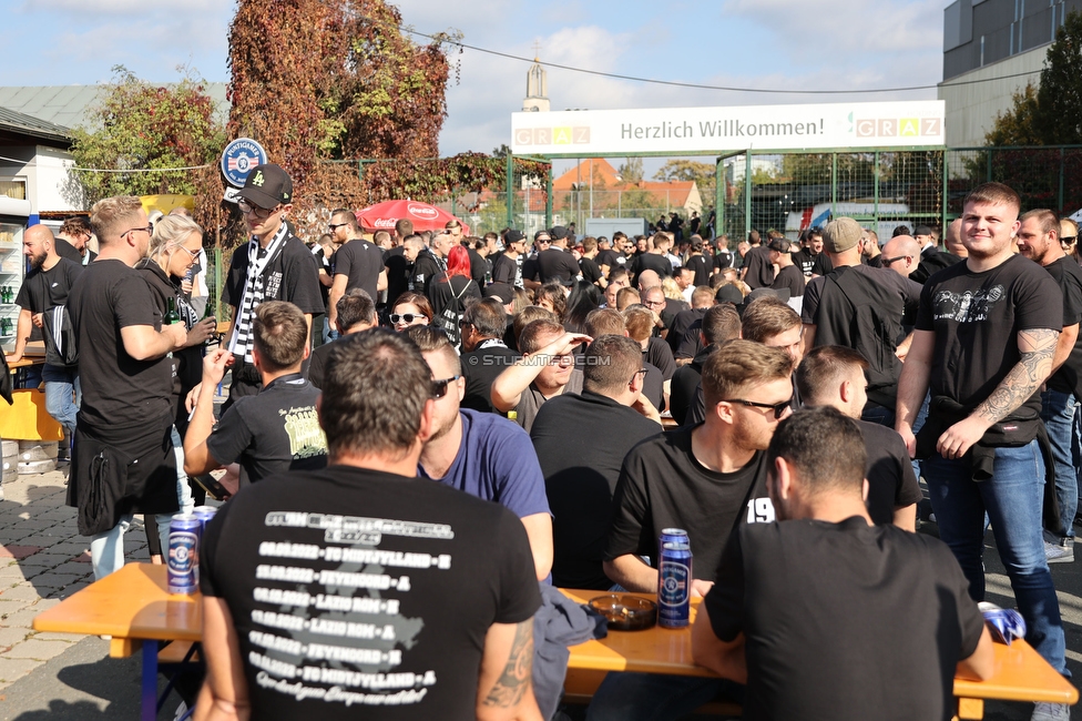 GAK - Sturm Graz
OEFB Cup, 3. Runde, Grazer AK 1902 - SK Sturm Graz, Stadion Liebenau Graz, 19.10.2022. 

Foto zeigt Fans von Sturm in der Gruabn
