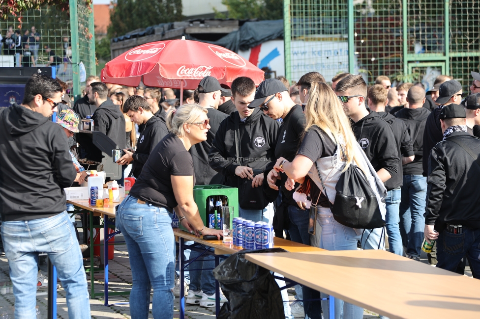 GAK - Sturm Graz
OEFB Cup, 3. Runde, Grazer AK 1902 - SK Sturm Graz, Stadion Liebenau Graz, 19.10.2022. 

Foto zeigt Fans von Sturm in der Gruabn
