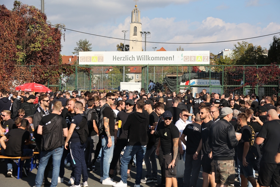 GAK - Sturm Graz
OEFB Cup, 3. Runde, Grazer AK 1902 - SK Sturm Graz, Stadion Liebenau Graz, 19.10.2022. 

Foto zeigt Fans von Sturm beim Corteo
