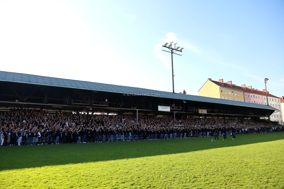 GAK - Sturm Graz
OEFB Cup, 3. Runde, Grazer AK 1902 - SK Sturm Graz, Stadion Liebenau Graz, 19.10.2022. 

Foto zeigt Fans von Sturm in der Gruabn
