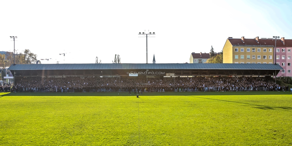 GAK - Sturm Graz
OEFB Cup, 3. Runde, Grazer AK 1902 - SK Sturm Graz, Stadion Liebenau Graz, 19.10.2022. 

Foto zeigt Fans von Sturm in der Gruabn
