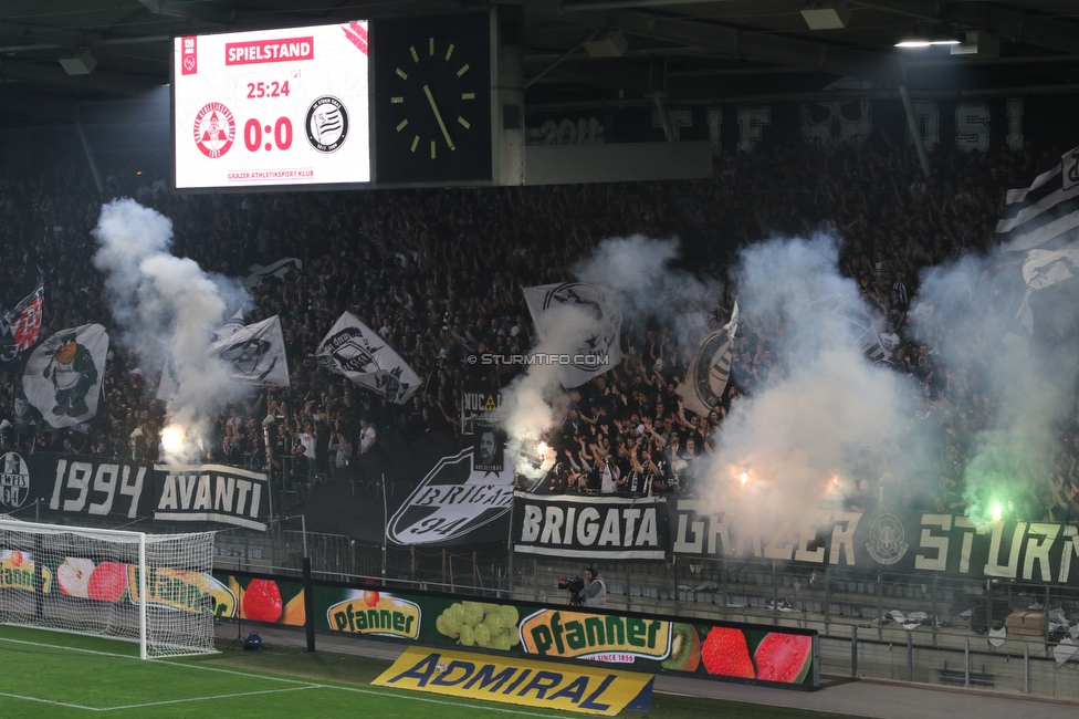 GAK - Sturm Graz
OEFB Cup, 3. Runde, Grazer AK 1902 - SK Sturm Graz, Stadion Liebenau Graz, 19.10.2022. 

Foto zeigt Fans von Sturm
Schlüsselwörter: pyrotechnik