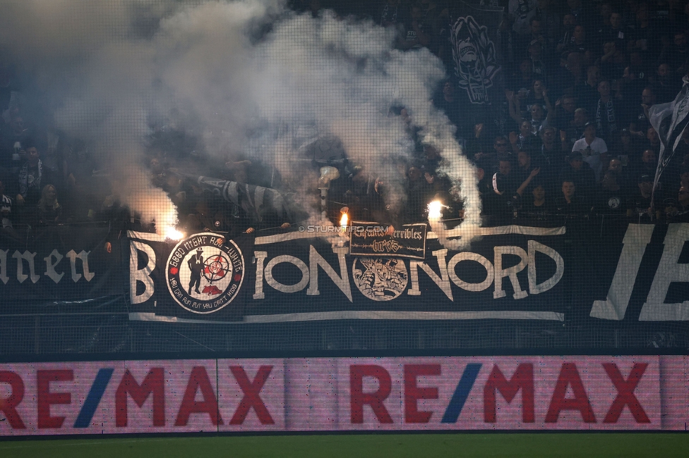 GAK - Sturm Graz
OEFB Cup, 3. Runde, Grazer AK 1902 - SK Sturm Graz, Stadion Liebenau Graz, 19.10.2022. 

Foto zeigt Fans von Sturm
Schlüsselwörter: pyrotechnik bastion