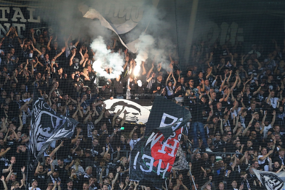 GAK - Sturm Graz
OEFB Cup, 3. Runde, Grazer AK 1902 - SK Sturm Graz, Stadion Liebenau Graz, 19.10.2022. 

Foto zeigt Fans von Sturm mit Pyrotechnik
