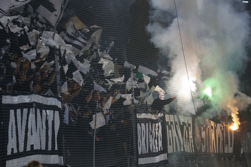 GAK - Sturm Graz
OEFB Cup, 3. Runde, Grazer AK 1902 - SK Sturm Graz, Stadion Liebenau Graz, 19.10.2022. 

Foto zeigt Fans von Sturm mit Pyrotechnik
