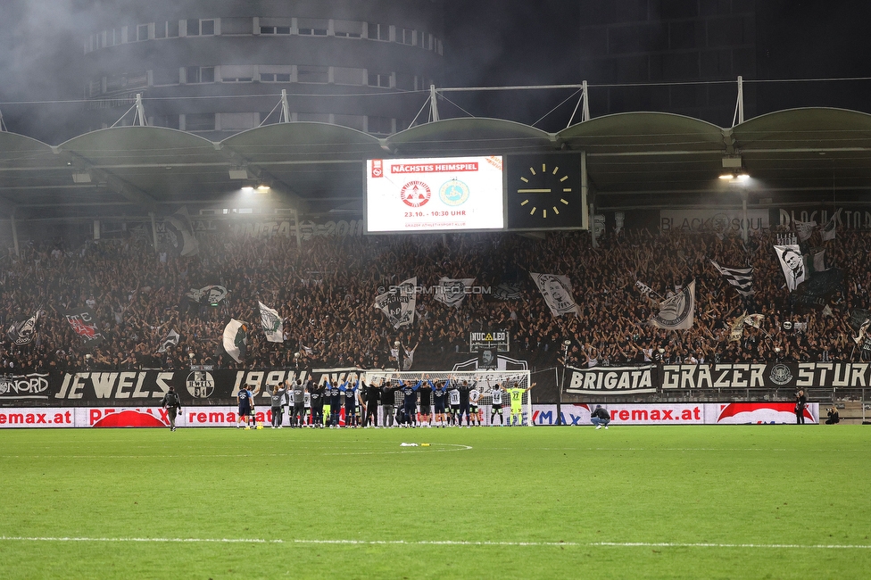 GAK - Sturm Graz
OEFB Cup, 3. Runde, Grazer AK 1902 - SK Sturm Graz, Stadion Liebenau Graz, 19.10.2022. 

Foto zeigt die Mannschaft von Sturm und Fans von Sturm
