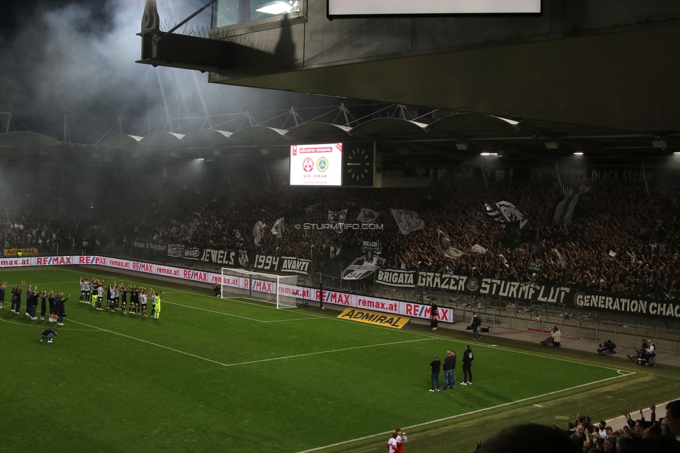 GAK - Sturm Graz
OEFB Cup, 3. Runde, Grazer AK 1902 - SK Sturm Graz, Stadion Liebenau Graz, 19.10.2022. 

Foto zeigt die Mannschaft von Sturm und Fans von Sturm
