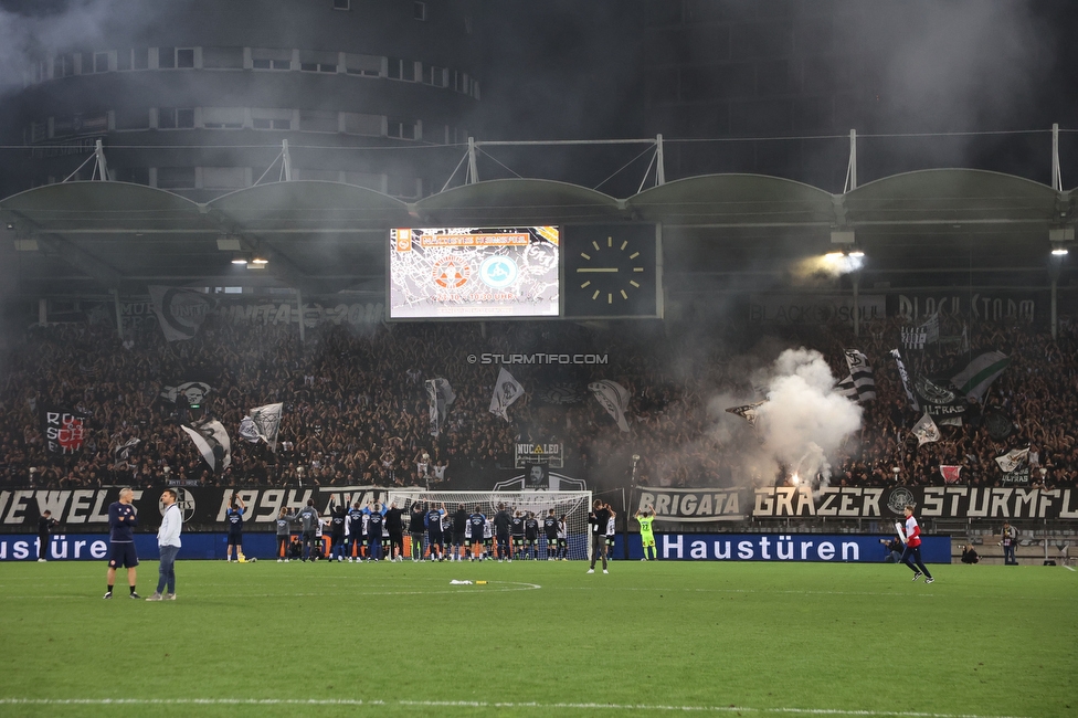 GAK - Sturm Graz
OEFB Cup, 3. Runde, Grazer AK 1902 - SK Sturm Graz, Stadion Liebenau Graz, 19.10.2022. 

Foto zeigt die Mannschaft von Sturm und Fans von Sturm
