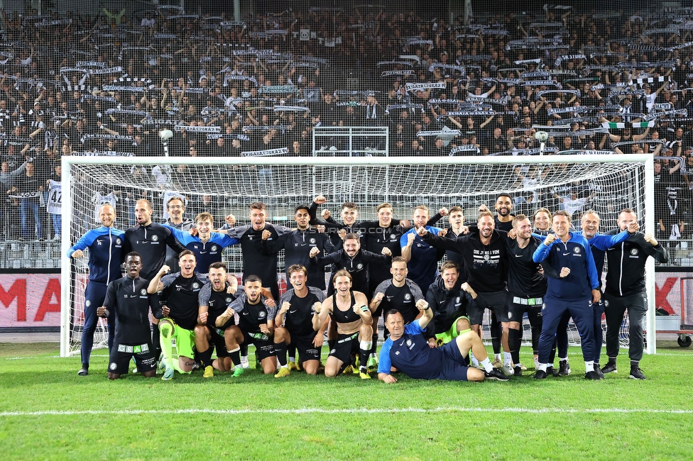 GAK - Sturm Graz
OEFB Cup, 3. Runde, Grazer AK 1902 - SK Sturm Graz, Stadion Liebenau Graz, 19.10.2022. 

Foto zeigt die Mannschaft von Sturm und Fans von Sturm
