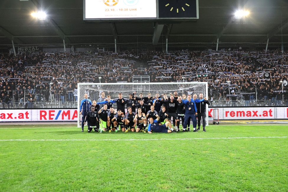 GAK - Sturm Graz
OEFB Cup, 3. Runde, Grazer AK 1902 - SK Sturm Graz, Stadion Liebenau Graz, 19.10.2022. 

Foto zeigt die Mannschaft von Sturm und Fans von Sturm
