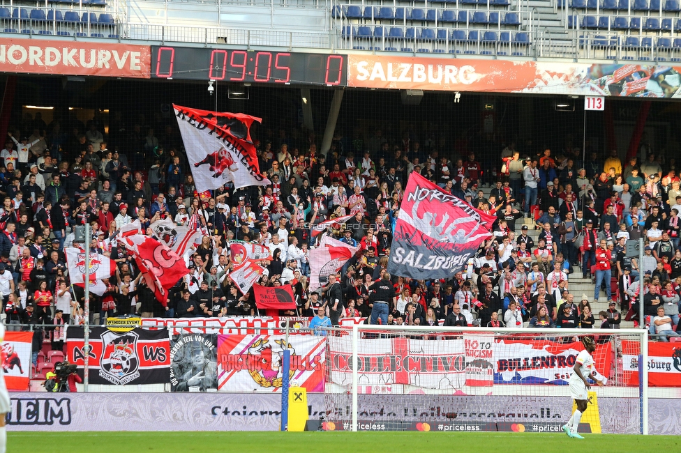 Salzburg - Sturm Graz
Oesterreichische Fussball Bundesliga, 13. Runde, FC Red Bull Salzburg - SK Sturm Graz, Red Bull Arena Salzburg, 22.10.2022. 

Foto zeigt Fans von Salzburg
