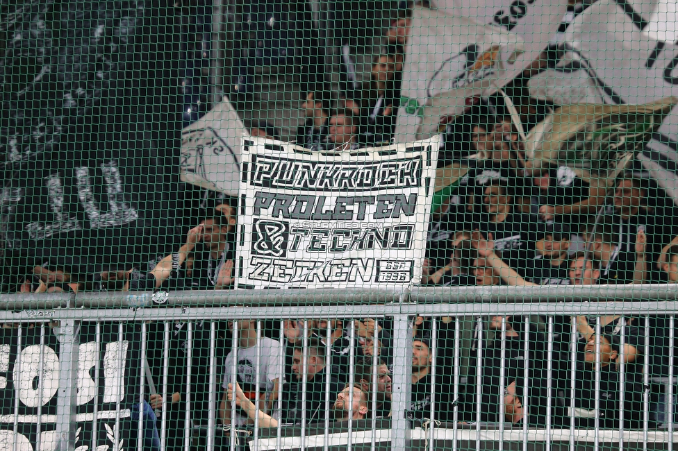 Salzburg - Sturm Graz
Oesterreichische Fussball Bundesliga, 13. Runde, FC Red Bull Salzburg - SK Sturm Graz, Red Bull Arena Salzburg, 22.10.2022. 

Foto zeigt Fans von Sturm
Schlüsselwörter: sturmflut