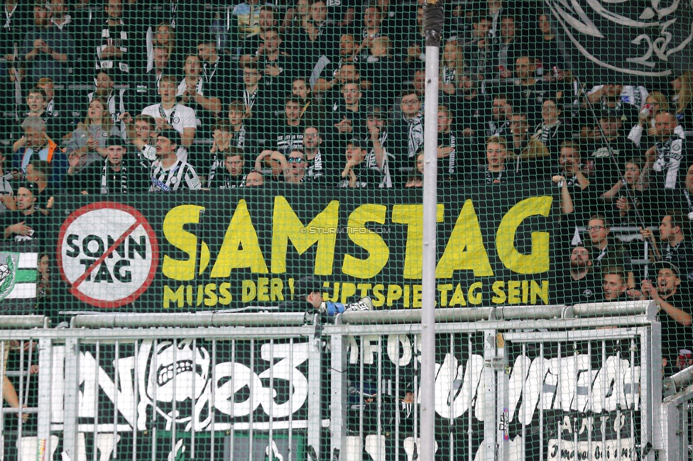 Salzburg - Sturm Graz
Oesterreichische Fussball Bundesliga, 13. Runde, FC Red Bull Salzburg - SK Sturm Graz, Red Bull Arena Salzburg, 22.10.2022. 

Foto zeigt Fans von Sturm mit einem Spruchband
Schlüsselwörter: samstag