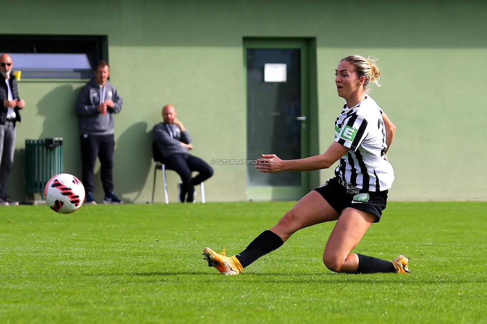 Sturm Damen - Wacker Innsbruck
OEFB Frauen Bundesliga, 7. Runde, SK Sturm Graz Damen - FC Wacker Innsbruck, MURAUER Bier Arena - StFV Graz, 23.05.2022. 

Foto zeigt Modesta Uka (Sturm Damen)
