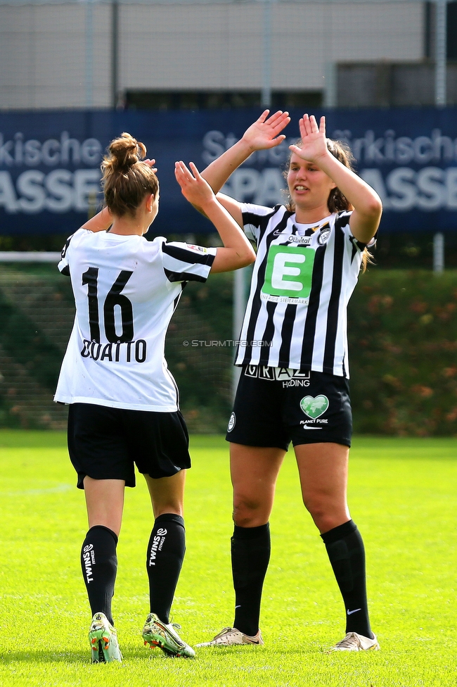 Sturm Damen - Wacker Innsbruck
OEFB Frauen Bundesliga, 7. Runde, SK Sturm Graz Damen - FC Wacker Innsbruck, MURAUER Bier Arena - StFV Graz, 23.05.2022. 

Foto zeigt Michela Croatto (Sturm Damen) und Valentina Kroell (Sturm Damen)
