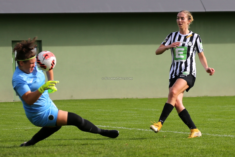 Sturm Damen - Wacker Innsbruck
OEFB Frauen Bundesliga, 7. Runde, SK Sturm Graz Damen - FC Wacker Innsbruck, MURAUER Bier Arena - StFV Graz, 23.05.2022. 

Foto zeigt Modesta Uka (Sturm Damen)
