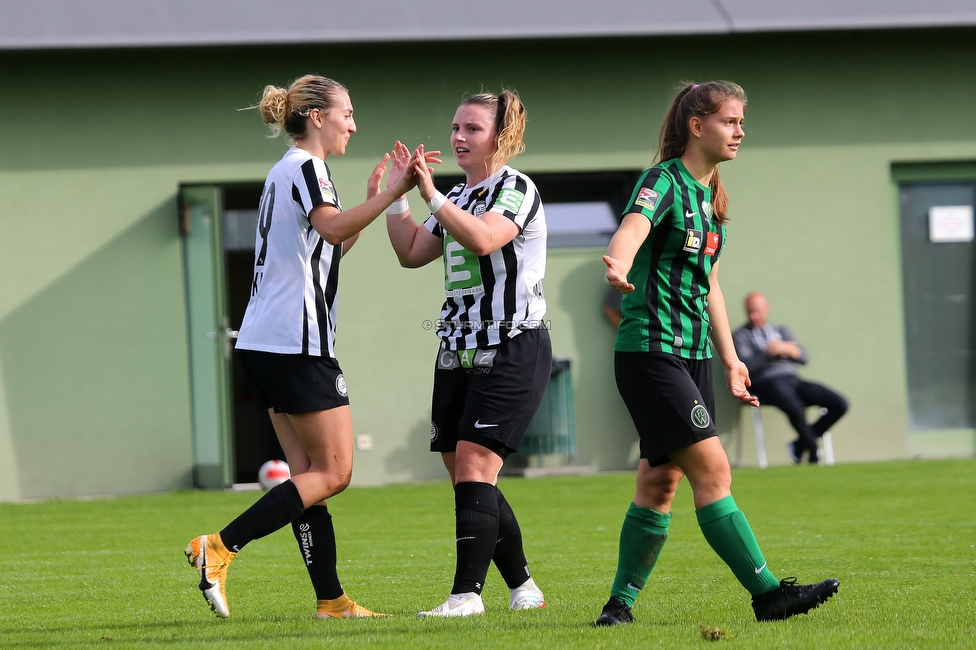 Sturm Damen - Wacker Innsbruck
OEFB Frauen Bundesliga, 7. Runde, SK Sturm Graz Damen - FC Wacker Innsbruck, MURAUER Bier Arena - StFV Graz, 23.05.2022. 

Foto zeigt Modesta Uka (Sturm Damen) und Julia Matuschewski (Sturm Damen)
