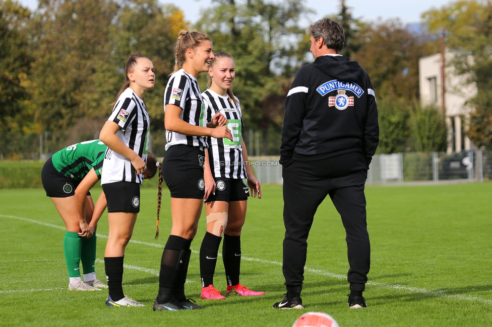 Sturm Damen - Wacker Innsbruck
OEFB Frauen Bundesliga, 7. Runde, SK Sturm Graz Damen - FC Wacker Innsbruck, MURAUER Bier Arena - StFV Graz, 23.05.2022. 

Foto zeigt Julia Keutz (Sturm Damen), Sophia Bertolo (Sturm Damen), Anna Maria Wirnsberger (Sturm Damen) und Christian Lang (Cheftrainer Sturm Damen)
