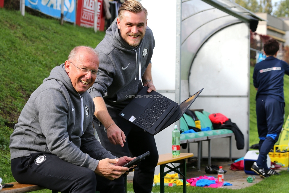 Sturm Damen - Wacker Innsbruck
OEFB Frauen Bundesliga, 7. Runde, SK Sturm Graz Damen - FC Wacker Innsbruck, MURAUER Bier Arena - StFV Graz, 23.05.2022. 

Foto zeigt Christian Roehrling (Konditionstrainer Sturm Damen) und Michael Erlitz (Betreuer Sturm Damen)
