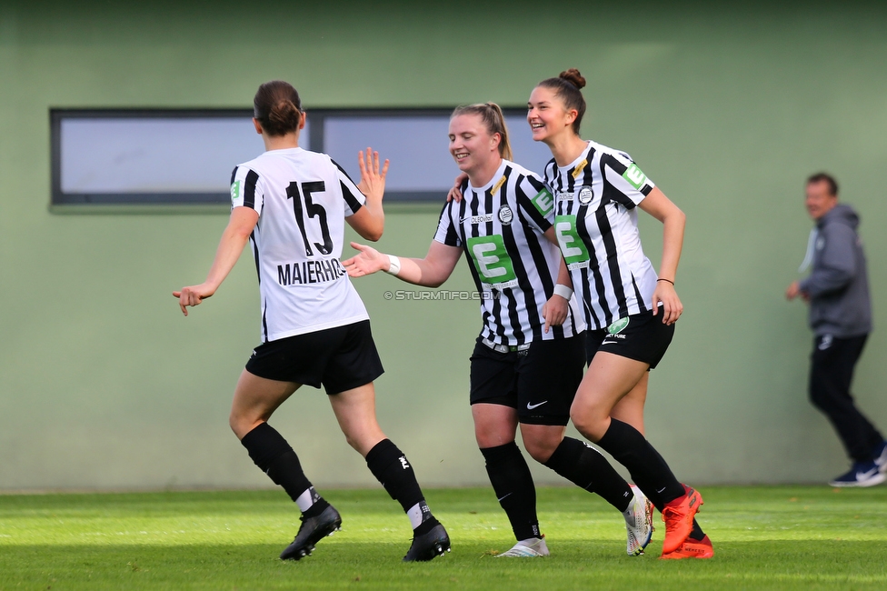 Sturm Damen - Wacker Innsbruck
OEFB Frauen Bundesliga, 7. Runde, SK Sturm Graz Damen - FC Wacker Innsbruck, MURAUER Bier Arena - StFV Graz, 23.05.2022. 

Foto zeigt Sophie Maierhofer (Sturm Damen), Julia Matuschewski (Sturm Damen) und Anna Malle (Sturm Damen)
