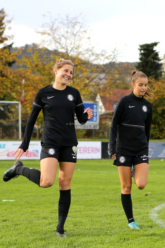 LUV Graz - Sturm Graz
OEFB Frauen Cup, Union LUV Graz - SK Sturm Graz, Sportplatz Union LUV Graz, 26.10.2022. 

Foto zeigt Sophia Bertolo (Sturm Damen) und Jasmin Reichmann (Sturm Damen)
