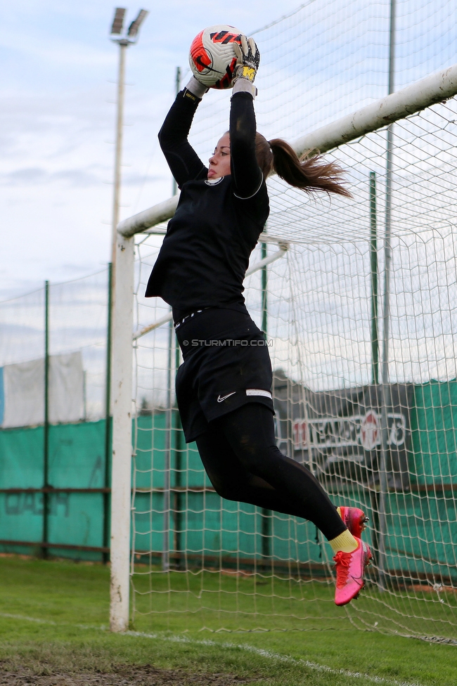 LUV Graz - Sturm Graz
OEFB Frauen Cup, Union LUV Graz - SK Sturm Graz, Sportplatz Union LUV Graz, 26.10.2022. 

Foto zeigt Mariella El Sherif (Sturm Damen)
