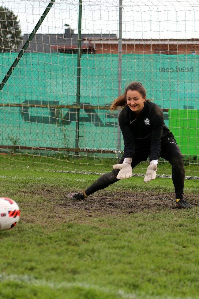 LUV Graz - Sturm Graz
OEFB Frauen Cup, Union LUV Graz - SK Sturm Graz, Sportplatz Union LUV Graz, 26.10.2022. 

Foto zeigt Vanessa Gritzner (Sturm Damen)
