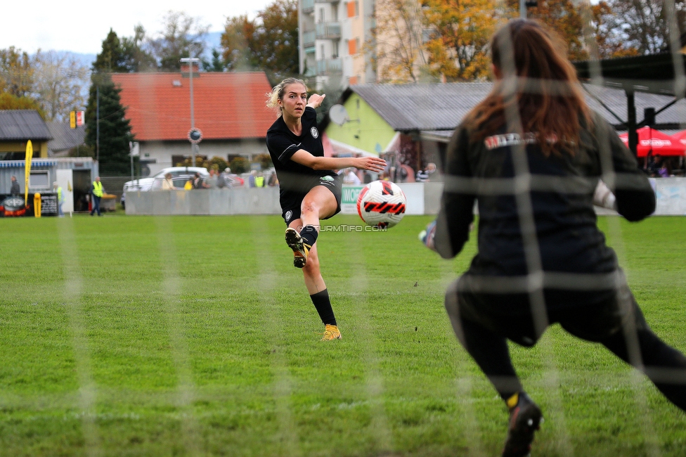 LUV Graz - Sturm Graz
OEFB Frauen Cup, Union LUV Graz - SK Sturm Graz, Sportplatz Union LUV Graz, 26.10.2022. 

Foto zeigt Modesta Uka (Sturm Damen)
