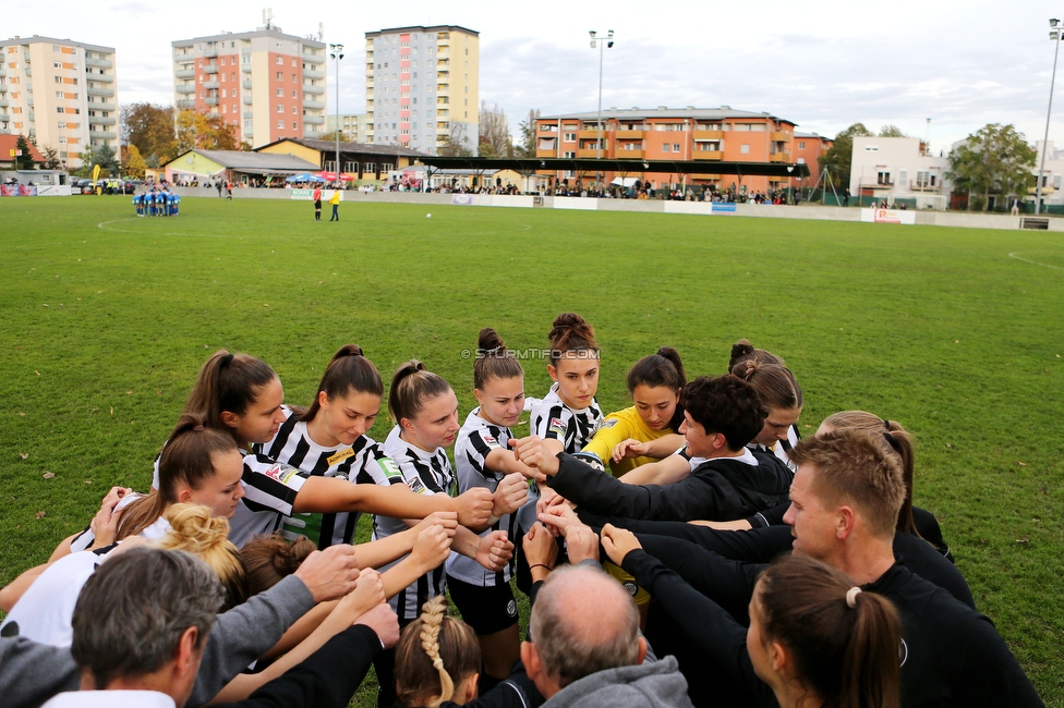 LUV Graz - Sturm Graz
OEFB Frauen Cup, Union LUV Graz - SK Sturm Graz, Sportplatz Union LUV Graz, 26.10.2022. 

Foto zeigt die Mannschaft der Sturm Damen
