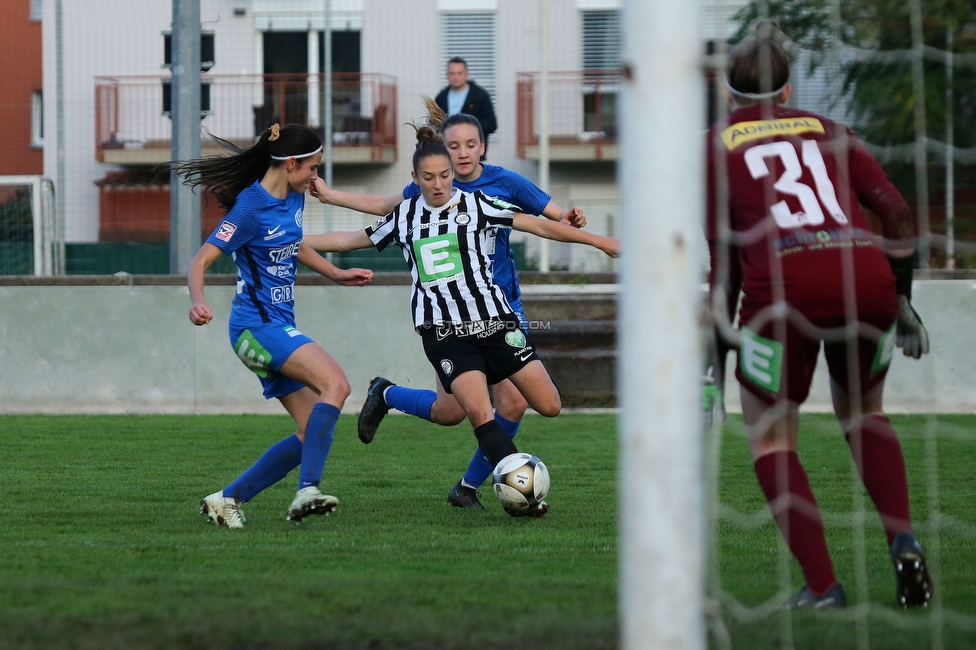 LUV Graz - Sturm Graz
OEFB Frauen Cup, Union LUV Graz - SK Sturm Graz, Sportplatz Union LUV Graz, 26.10.2022. 

Foto zeigt Michela Croatto (Sturm Damen)
