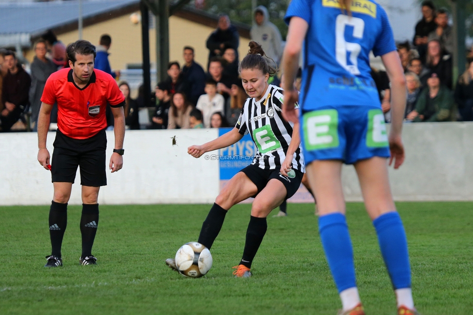 LUV Graz - Sturm Graz
OEFB Frauen Cup, Union LUV Graz - SK Sturm Graz, Sportplatz Union LUV Graz, 26.10.2022. 

Foto zeigt Annabel Schasching (Sturm Damen)
