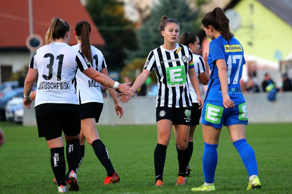 LUV Graz - Sturm Graz
OEFB Frauen Cup, Union LUV Graz - SK Sturm Graz, Sportplatz Union LUV Graz, 26.10.2022. 

Foto zeigt Annabel Schasching (Sturm Damen)
