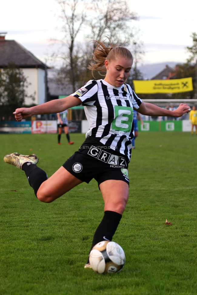 LUV Graz - Sturm Graz
OEFB Frauen Cup, Union LUV Graz - SK Sturm Graz, Sportplatz Union LUV Graz, 26.10.2022. 

Foto zeigt Anna Maria Wirnsberger (Sturm Damen)
