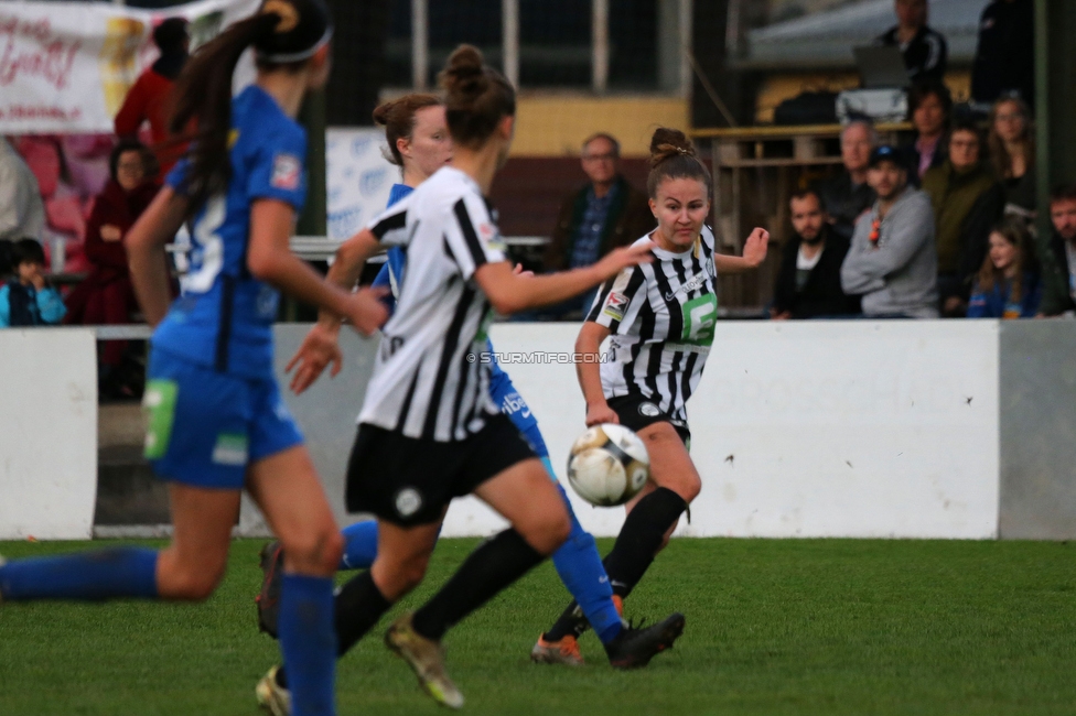 LUV Graz - Sturm Graz
OEFB Frauen Cup, Union LUV Graz - SK Sturm Graz, Sportplatz Union LUV Graz, 26.10.2022. 

Foto zeigt Annabel Schasching (Sturm Damen)
