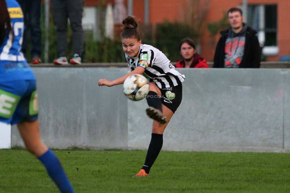 LUV Graz - Sturm Graz
OEFB Frauen Cup, Union LUV Graz - SK Sturm Graz, Sportplatz Union LUV Graz, 26.10.2022. 

Foto zeigt Annabel Schasching (Sturm Damen)
