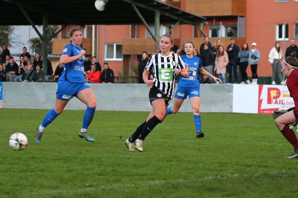 LUV Graz - Sturm Graz
OEFB Frauen Cup, Union LUV Graz - SK Sturm Graz, Sportplatz Union LUV Graz, 26.10.2022. 

Foto zeigt Anna Maria Wirnsberger (Sturm Damen)
