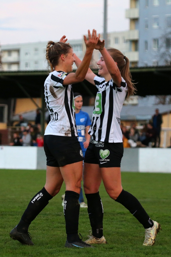 LUV Graz - Sturm Graz
OEFB Frauen Cup, Union LUV Graz - SK Sturm Graz, Sportplatz Union LUV Graz, 26.10.2022. 

Foto zeigt Anna Maria Wirnsberger (Sturm Damen) und Sophia Bertolo (Sturm Damen)
