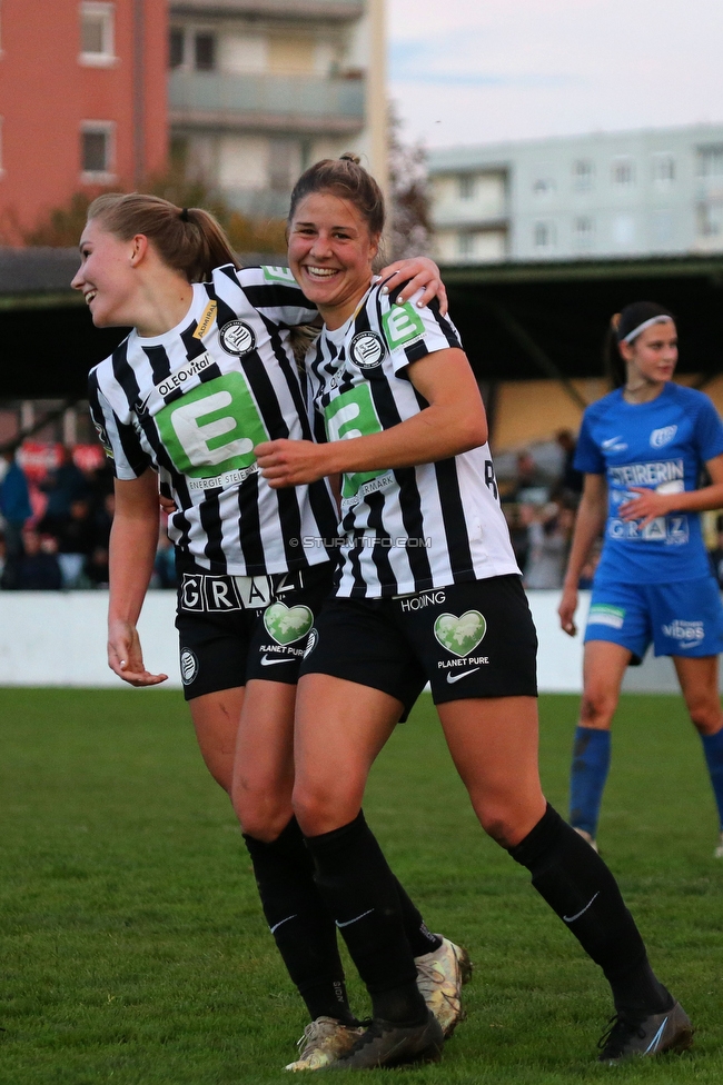 LUV Graz - Sturm Graz
OEFB Frauen Cup, Union LUV Graz - SK Sturm Graz, Sportplatz Union LUV Graz, 26.10.2022. 

Foto zeigt Anna Maria Wirnsberger (Sturm Damen) und Sophia Bertolo (Sturm Damen)
