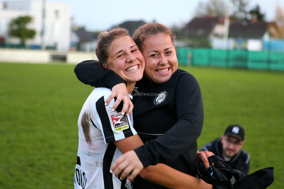 LUV Graz - Sturm Graz
OEFB Frauen Cup, Union LUV Graz - SK Sturm Graz, Sportplatz Union LUV Graz, 26.10.2022. 

Foto zeigt Sophia Bertolo (Sturm Damen) und Mariella El Sherif (Sturm Damen)
