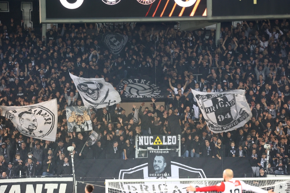 Sturm Graz - Feyenoord
UEFA Europa League Gruppenphase 5. Spieltag, SK Sturm Graz - Feyenoord Rotterdam, Stadion Liebenau Graz, 27.10.2022. 

Foto zeigt Fans von Sturm
Schlüsselwörter: brigata