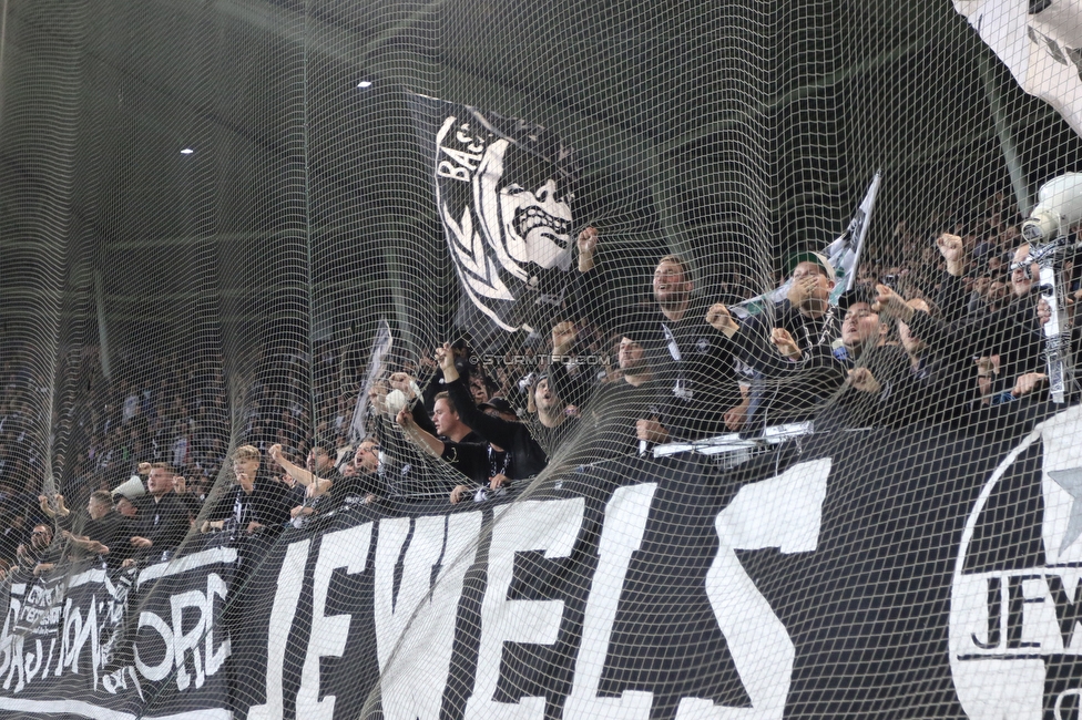 Sturm Graz - Feyenoord
UEFA Europa League Gruppenphase 5. Spieltag, SK Sturm Graz - Feyenoord Rotterdam, Stadion Liebenau Graz, 27.10.2022. 

Foto zeigt Fans von Sturm
