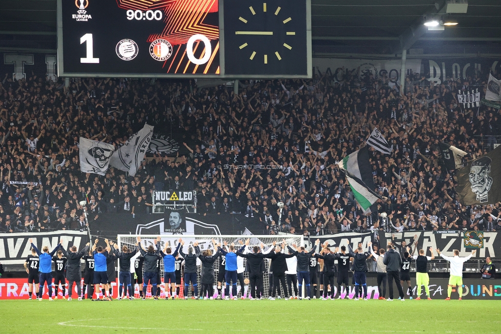 Sturm Graz - Feyenoord
UEFA Europa League Gruppenphase 5. Spieltag, SK Sturm Graz - Feyenoord Rotterdam, Stadion Liebenau Graz, 27.10.2022. 

Foto zeigt die Mannschaft von Sturm und Fans von Sturm
