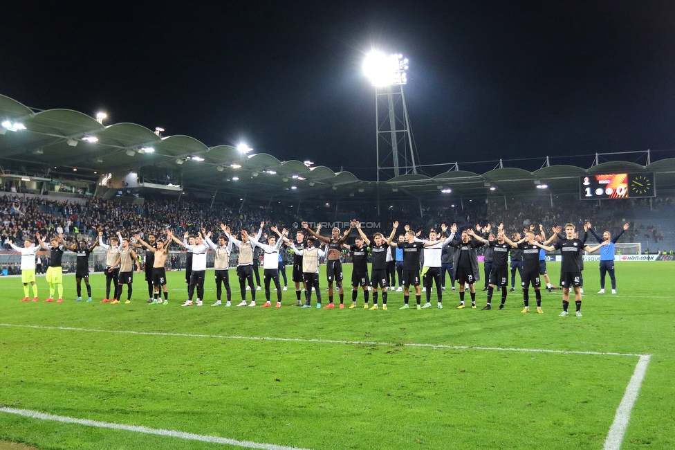 Sturm Graz - Feyenoord
UEFA Europa League Gruppenphase 5. Spieltag, SK Sturm Graz - Feyenoord Rotterdam, Stadion Liebenau Graz, 27.10.2022. 

Foto zeigt die Mannschaft von Sturm und Fans von Sturm
