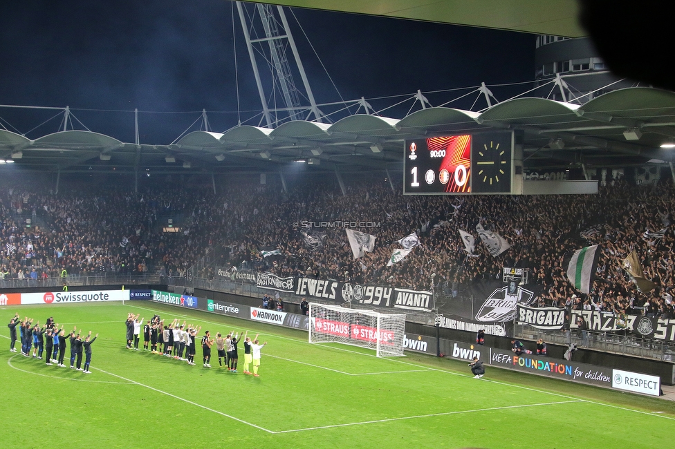 Sturm Graz - Feyenoord
UEFA Europa League Gruppenphase 5. Spieltag, SK Sturm Graz - Feyenoord Rotterdam, Stadion Liebenau Graz, 27.10.2022. 

Foto zeigt die Mannschaft von Sturm und Fans von Sturm
