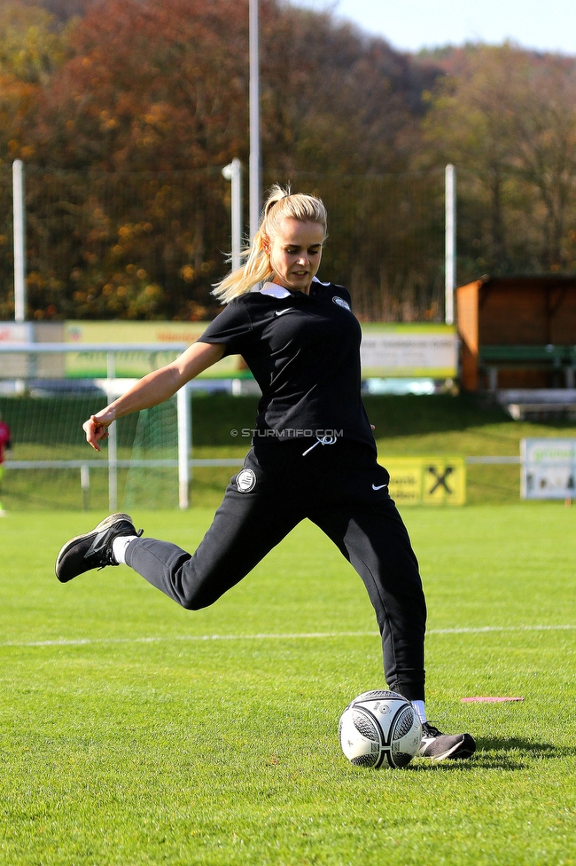 Altenmarkt - Sturm Graz
OEFB Frauen Bundesliga, 8. Runde, SKV Altenmarkt - SK Sturm Graz, Sportplatz Altenmarkt-Tr. SKV, 29.10.2022. 

Foto zeigt Carmen Schauer (Betreuerin Sturm Damen)
